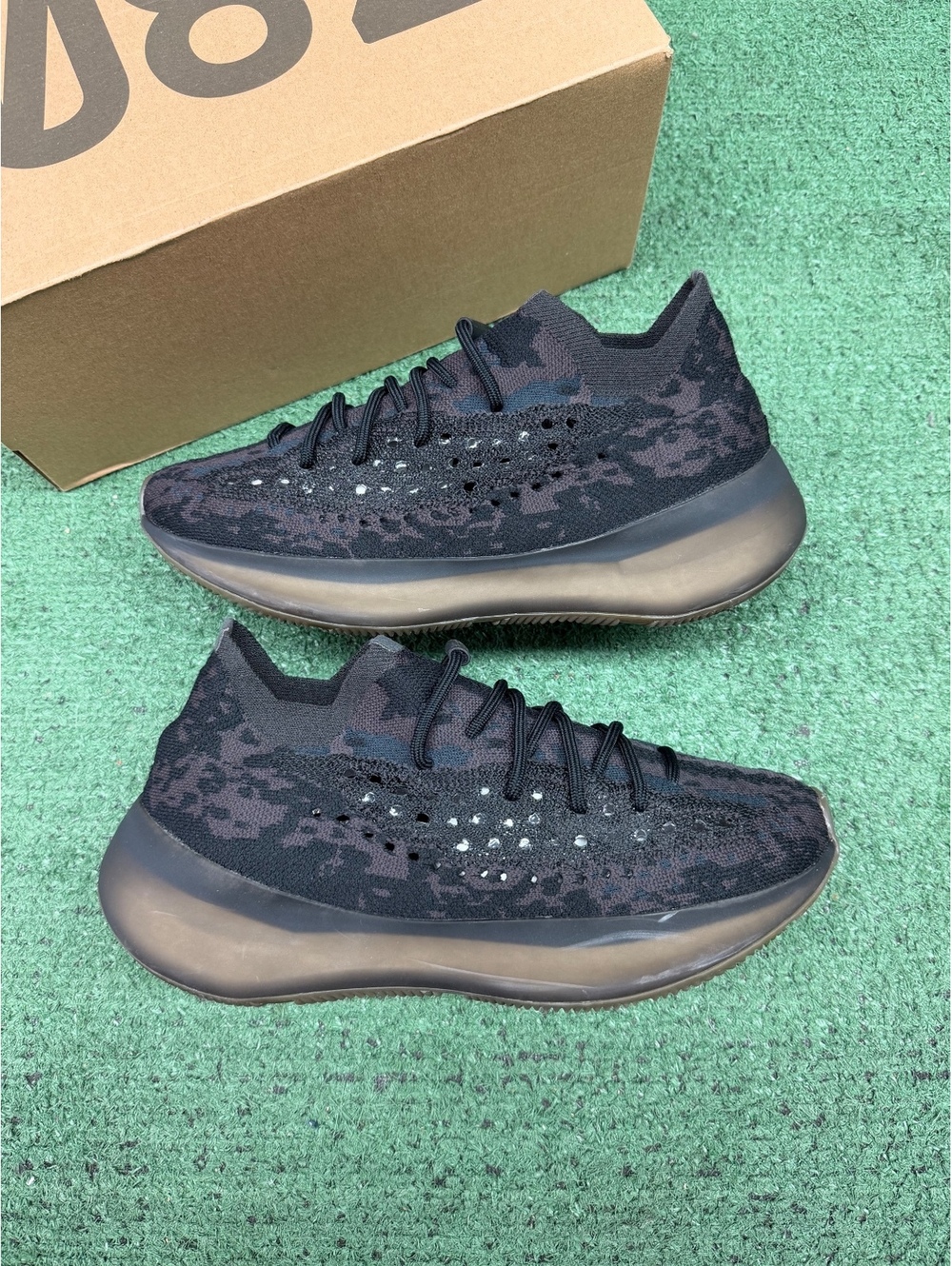 ADIDAS YEEZY BOOST 380 ONYX SIZE 9